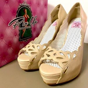 Pinup Couture Bella 30 Platform Peeptoe Pump